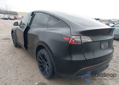 2022 Tesla Model Y Long Range Dual Motor All-Wheel Drive z USA, uszkodzony, nr VIN 7SAYGAEE9NF312886